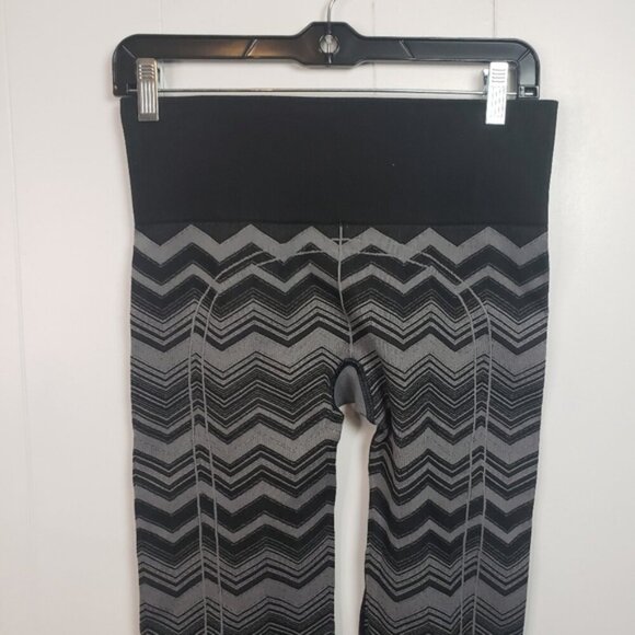 Lululemon Ebb to Street Leggings Chevron Black 7/8 Tight Activewear Yoga Size 6 - Picture 5 of 9